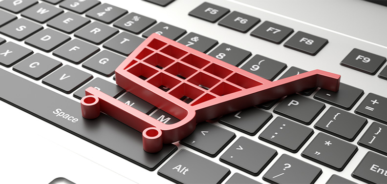 carrinho de mercado em cima de um teclado de notebook representando o e-commerce